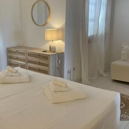 Διαμέρισμα Cosy With Views And Pool